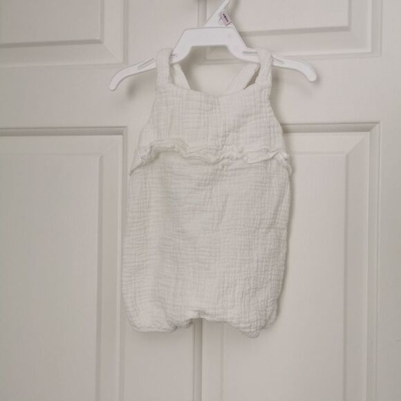 3/$15 Emily & Oliver cotton gauze romper - Picture 1 of 5